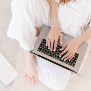 Hvis du vil jobbe mer effektivt med businessen din, bør du gjenbruke blogginnlegg. Her får du 10 tips til hvordan du kan gjøre det!