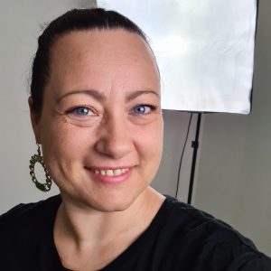 Video er veldig bra for businessen din, men ikke hvilken som helst video og på hvilken som helst måte. Hvis du skal få mest mulig ut av videoene du lager, bør du bruke dem strategisk. Her får du 6 måter du kan bruke video strategisk for businessen din