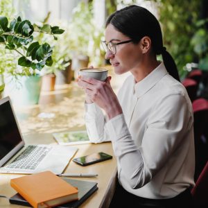 Hvis du har både Facebookside og bruker Instagram for businessen din, har du garantert lurt på hva slags innhold du skal dele på disse to stedene. Hvordan sjonglerer du begge kanalene, kan du dele det samme? Og samtidig? Det får du svar på i dette blogginnlegget, hopp inn og les nå.