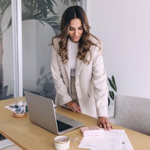 Nytt år betyr endringer, også i onlinebusiness. Dette tror jeg blir trender i 2024 som vi gründere må forholde oss til.